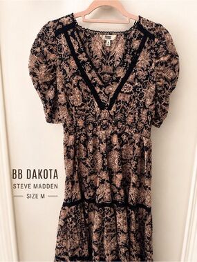 BB Dakota Paisley V-Neck Tiered Midi Dress - Black & Tan